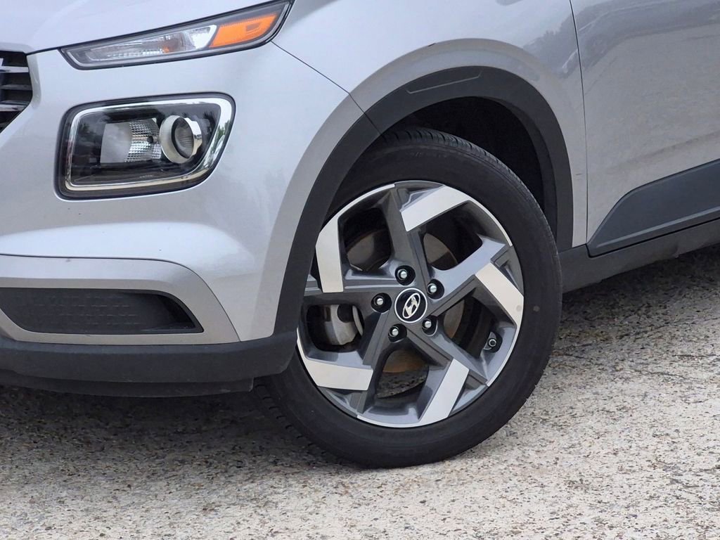 Used 2025 Hyundai Venue SEL FWD image 24