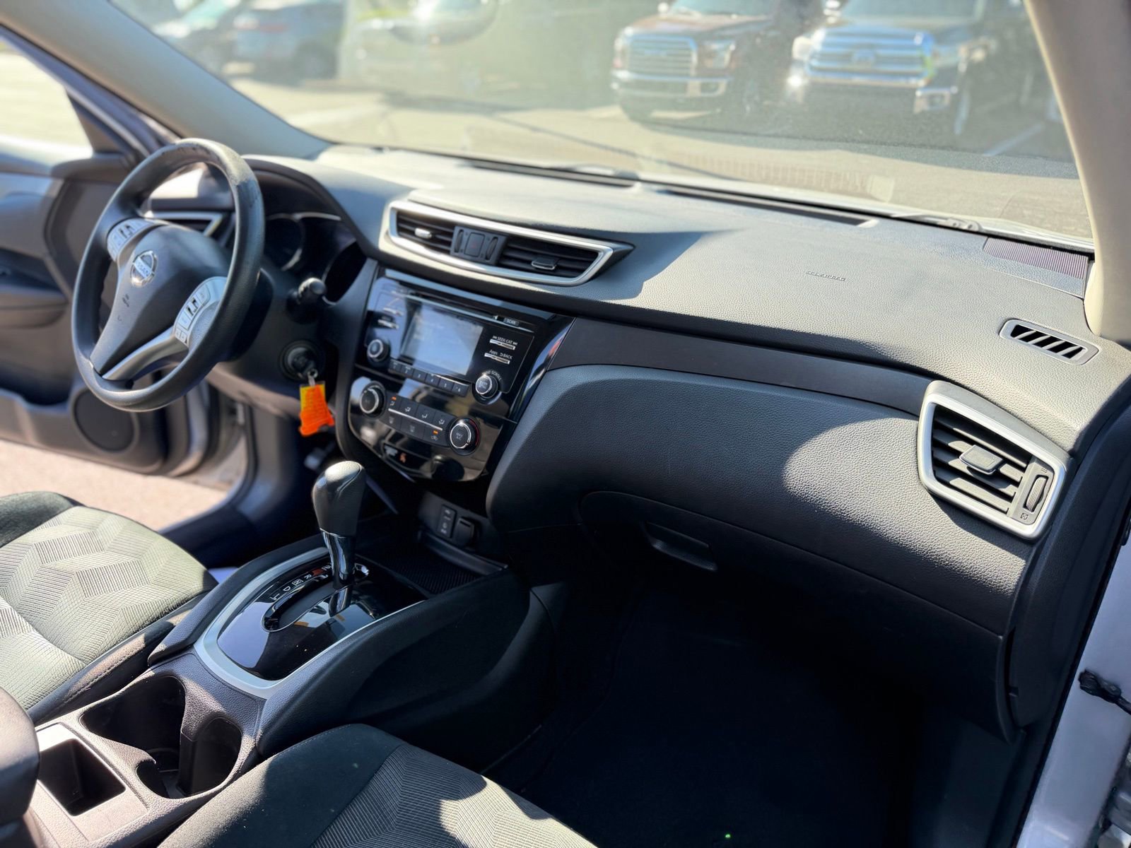 Used 2015 Nissan Rogue S image 27