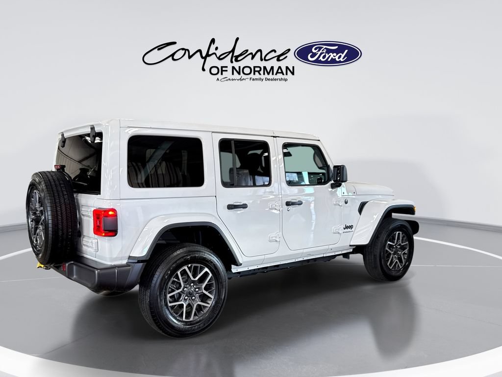 Used 2026 Jeep Wrangler Unlimited Sahara AWD/4WD image 9