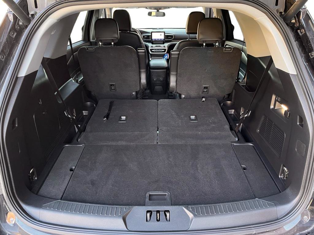 Used 2022 Ford Explorer XLT image 12