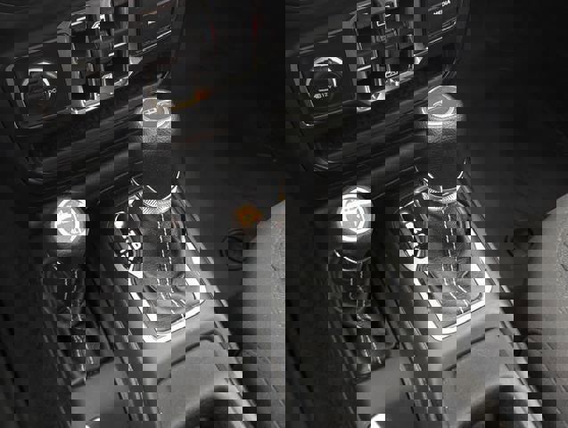 Used 2022 Jeep Gladiator Overland w/ Cold Weather Group image 32