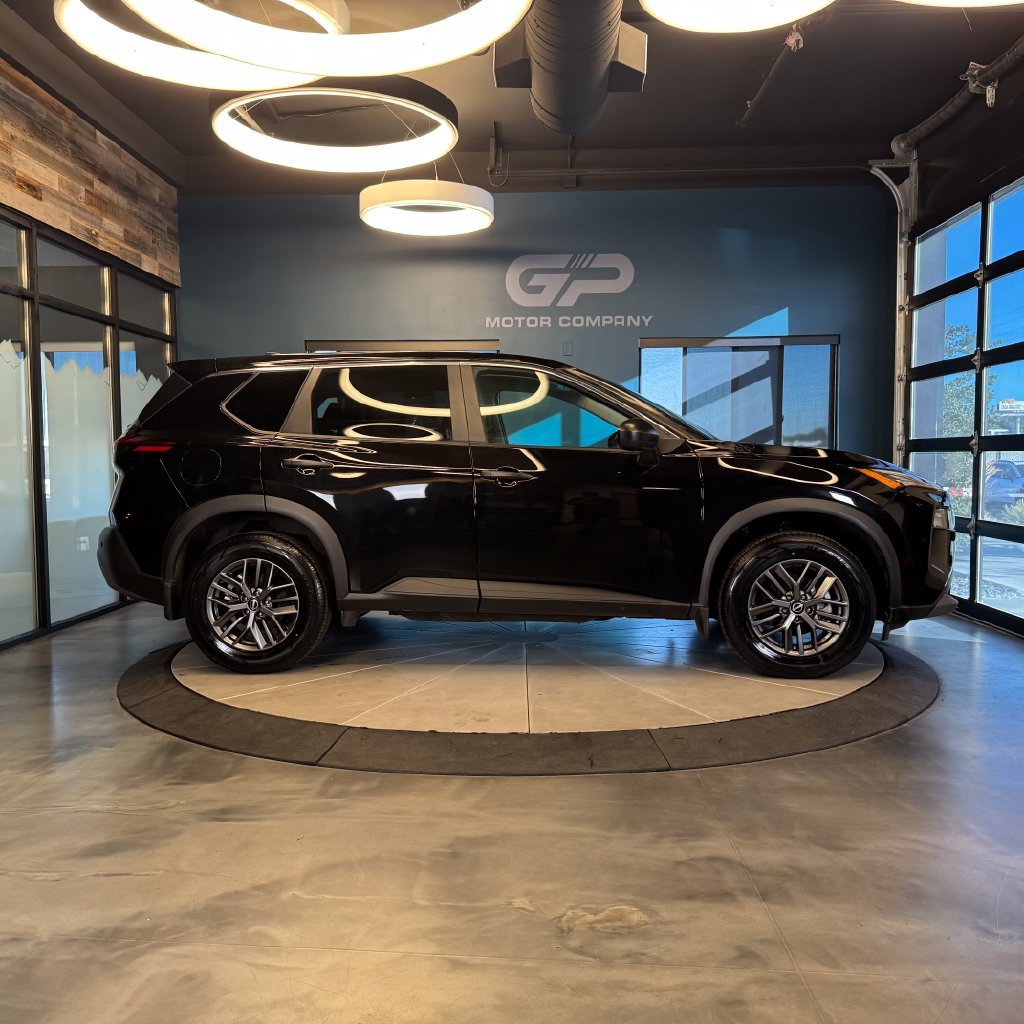 Used 2023 Nissan Rogue S AWD/4WD image 2