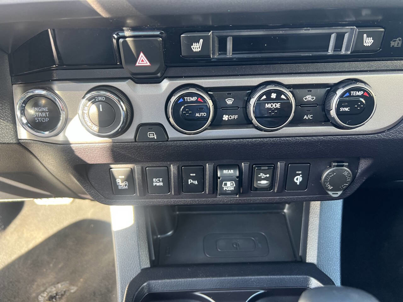 Used 2018 Toyota Tacoma Limited AWD/4WD image 13