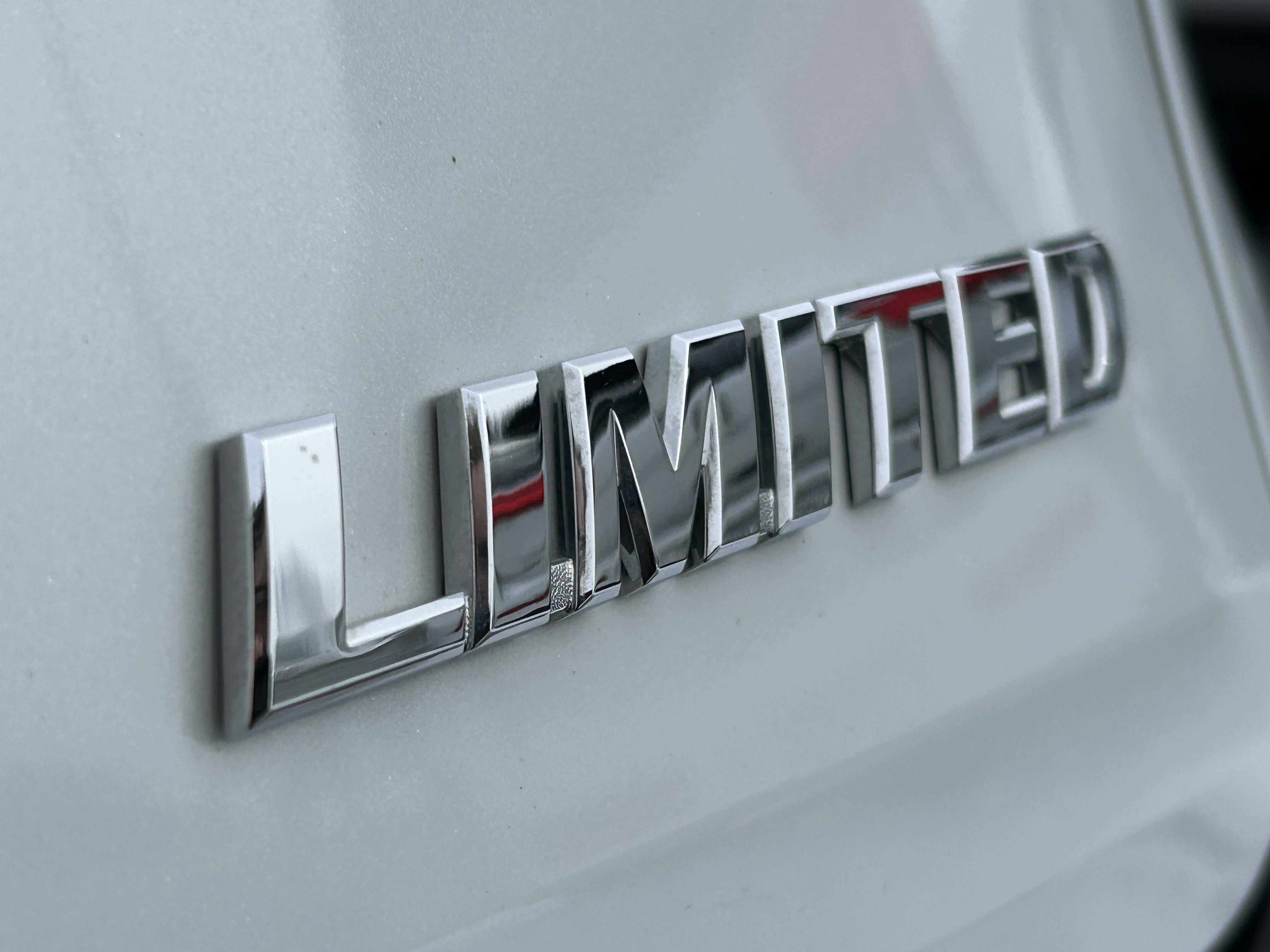 Used 2025 Toyota Sienna Limited image 10