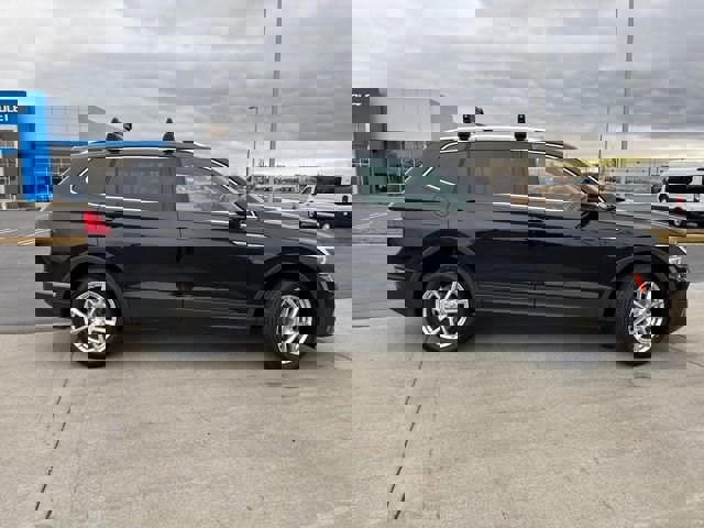 Used 2022 Volkswagen Tiguan SE image 2