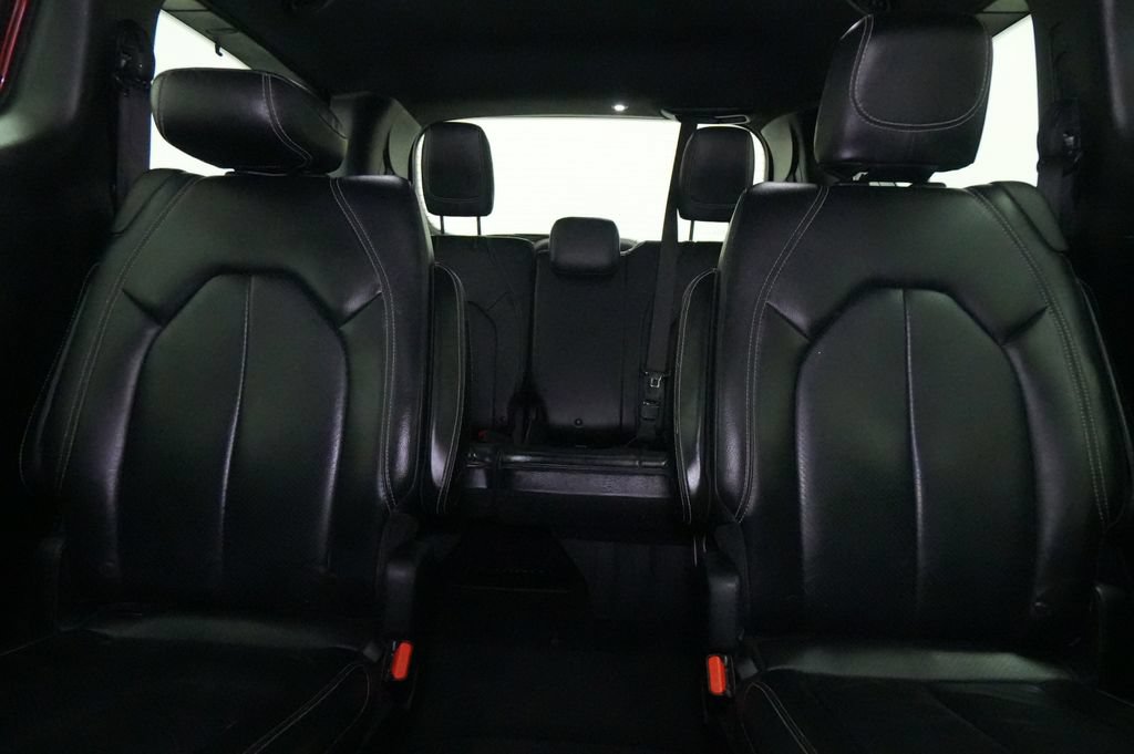 Used 2021 Chrysler Pacifica Touring-L w/ Uconnect Theater Family Group AWD/4WD image 18