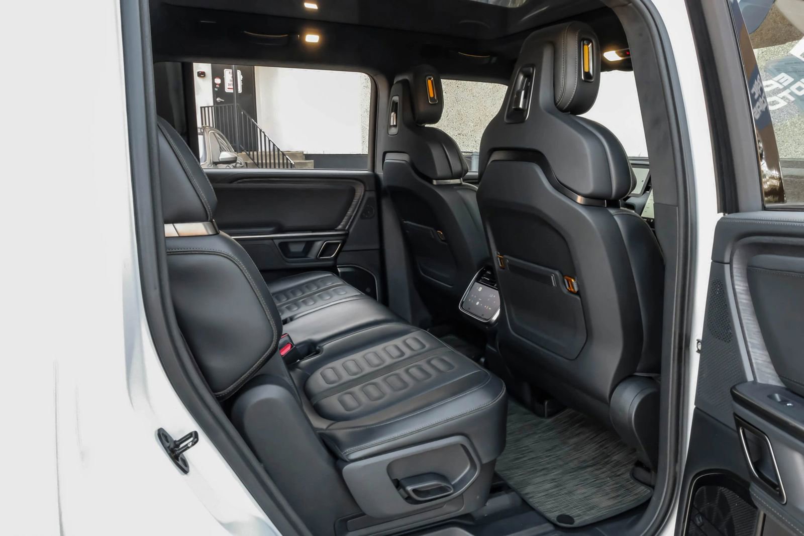 Used 2024 Rivian R1S Adventure image 48