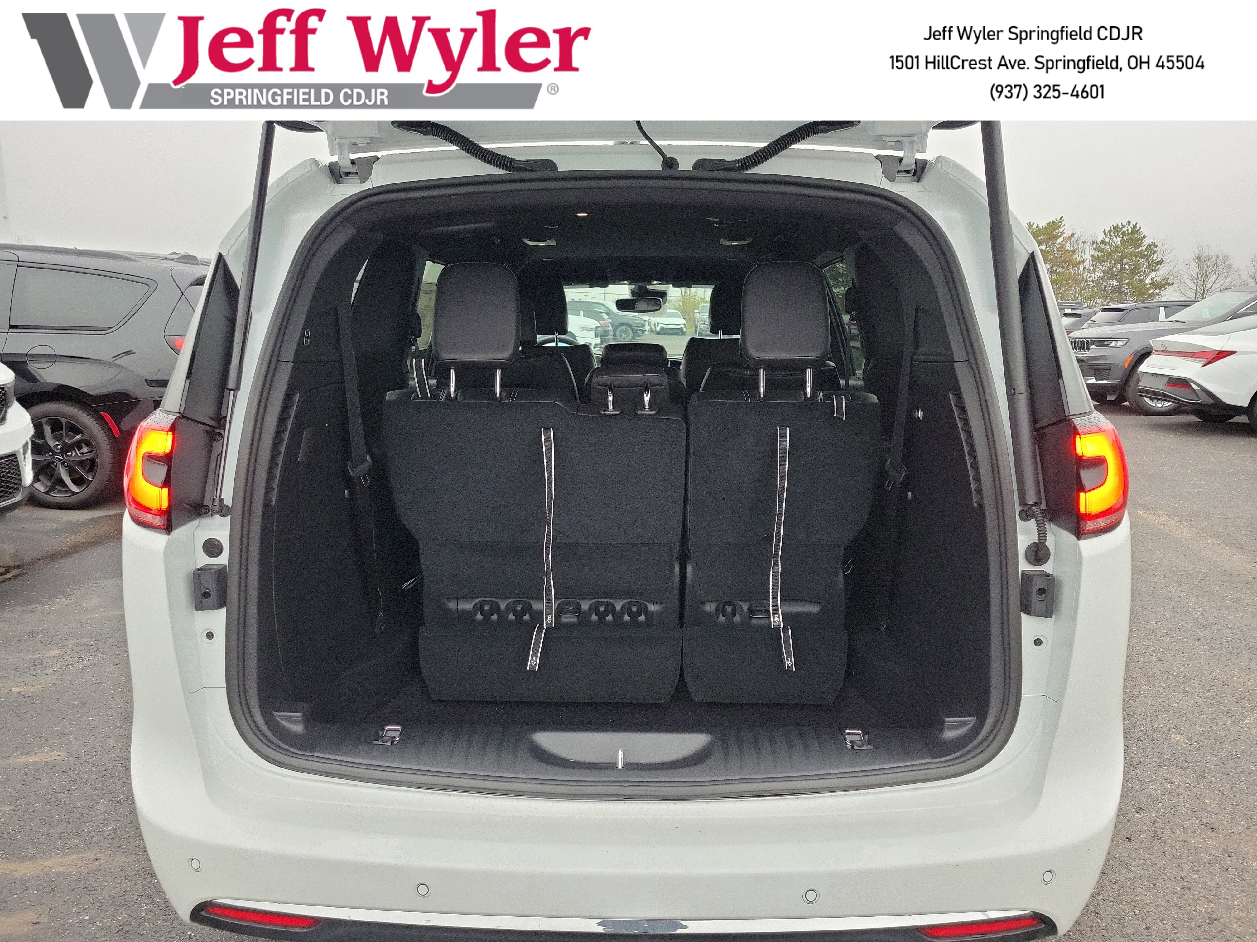 New 2026 Chrysler Pacifica Select image 5