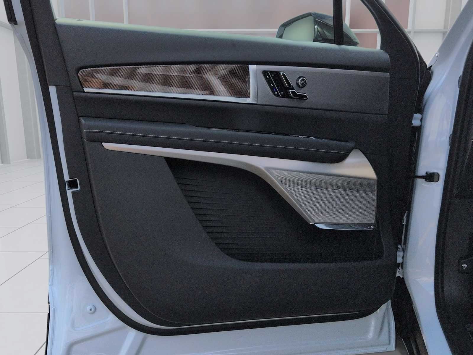 New 2027 Cadillac Vistiq Sport AWD/4WD image 10