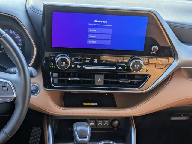 Certified 2025 Toyota Highlander Platinum AWD/4WD image 15