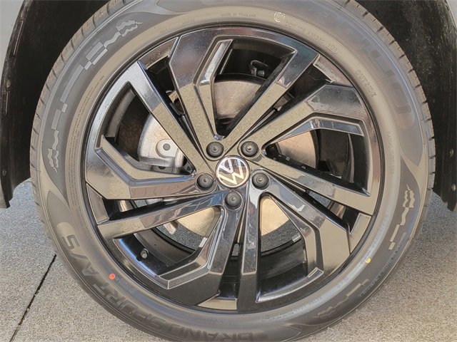Used 2022 Volkswagen Atlas SE w/ Black Wheel Package image 11