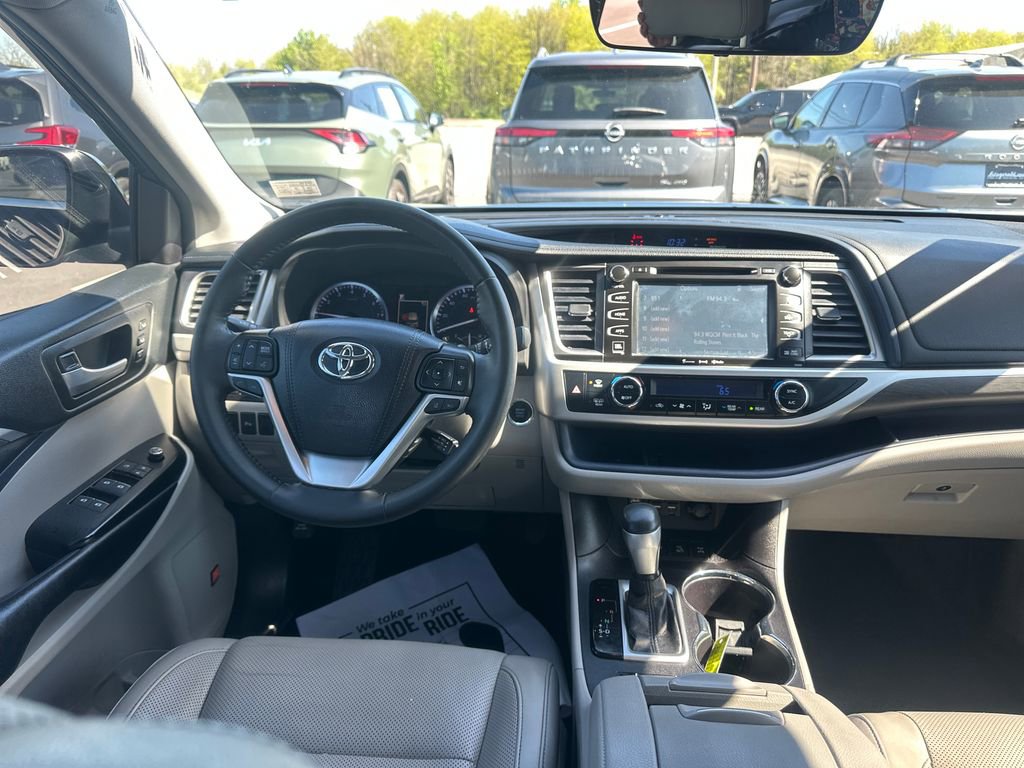 Used 2019 Toyota Highlander Limited AWD/4WD image 17