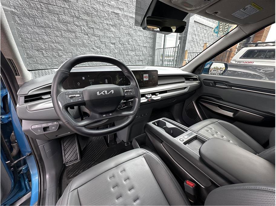 Used 2024 Kia EV9 Wind image 2