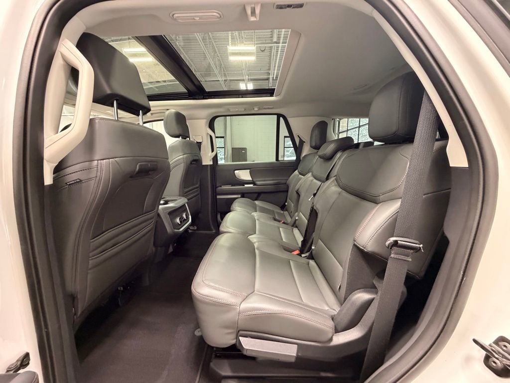 Used 2025 Ford Expedition Active image 21