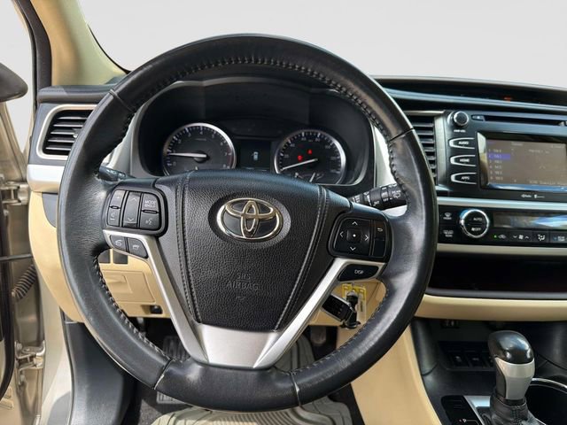 Used 2015 Toyota Highlander Plus AWD/4WD image 30