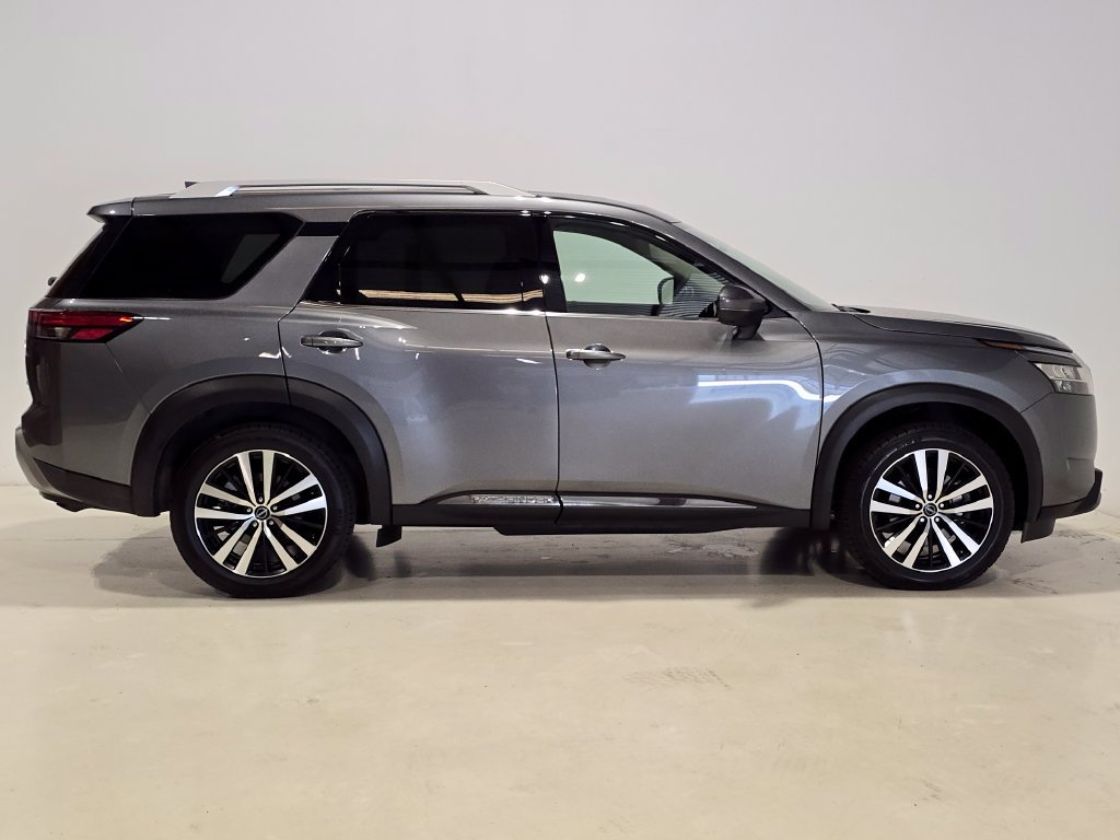 Used 2023 Nissan Pathfinder Platinum AWD/4WD image 4