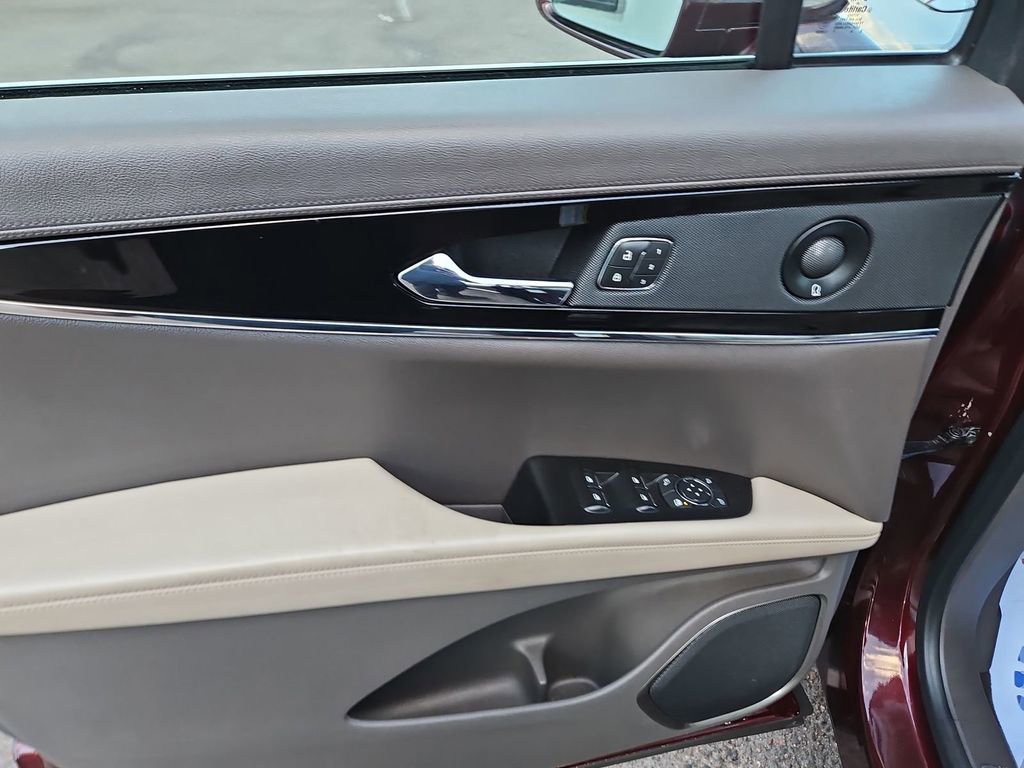 Used 2021 Lincoln Nautilus Reserve w/ Equipment Group 201A image 13