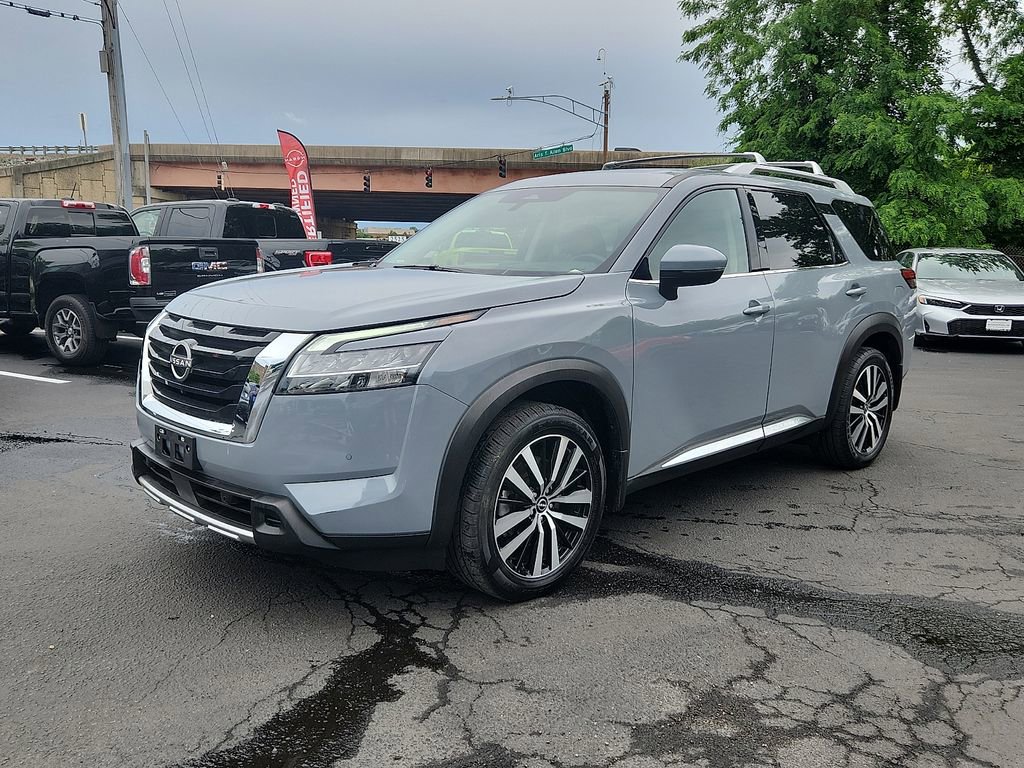 Used 2023 Nissan Pathfinder Platinum AWD/4WD image 3