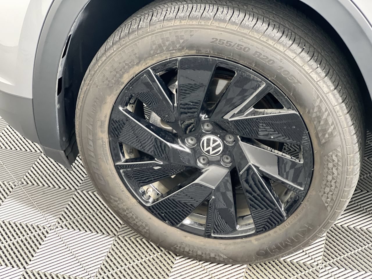 Used 2025 Volkswagen Atlas Cross Sport SE FWD image 7