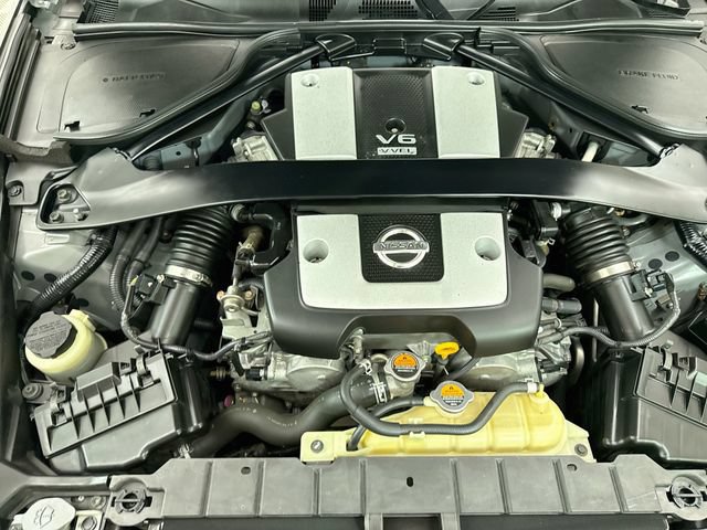 Used 2017 Nissan 370Z Touring RWD image 25