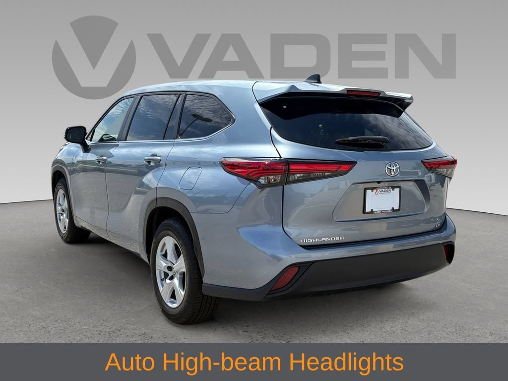 Used 2023 Toyota Highlander LE FWD image 7