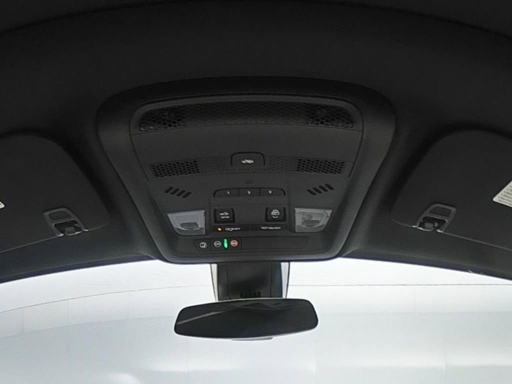 New 2025 Cadillac XT5 Sportv w/ LPO, Floor Liner Package image 17