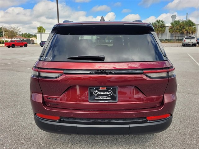 New 2025 Jeep Grand Cherokee Altitude image 13