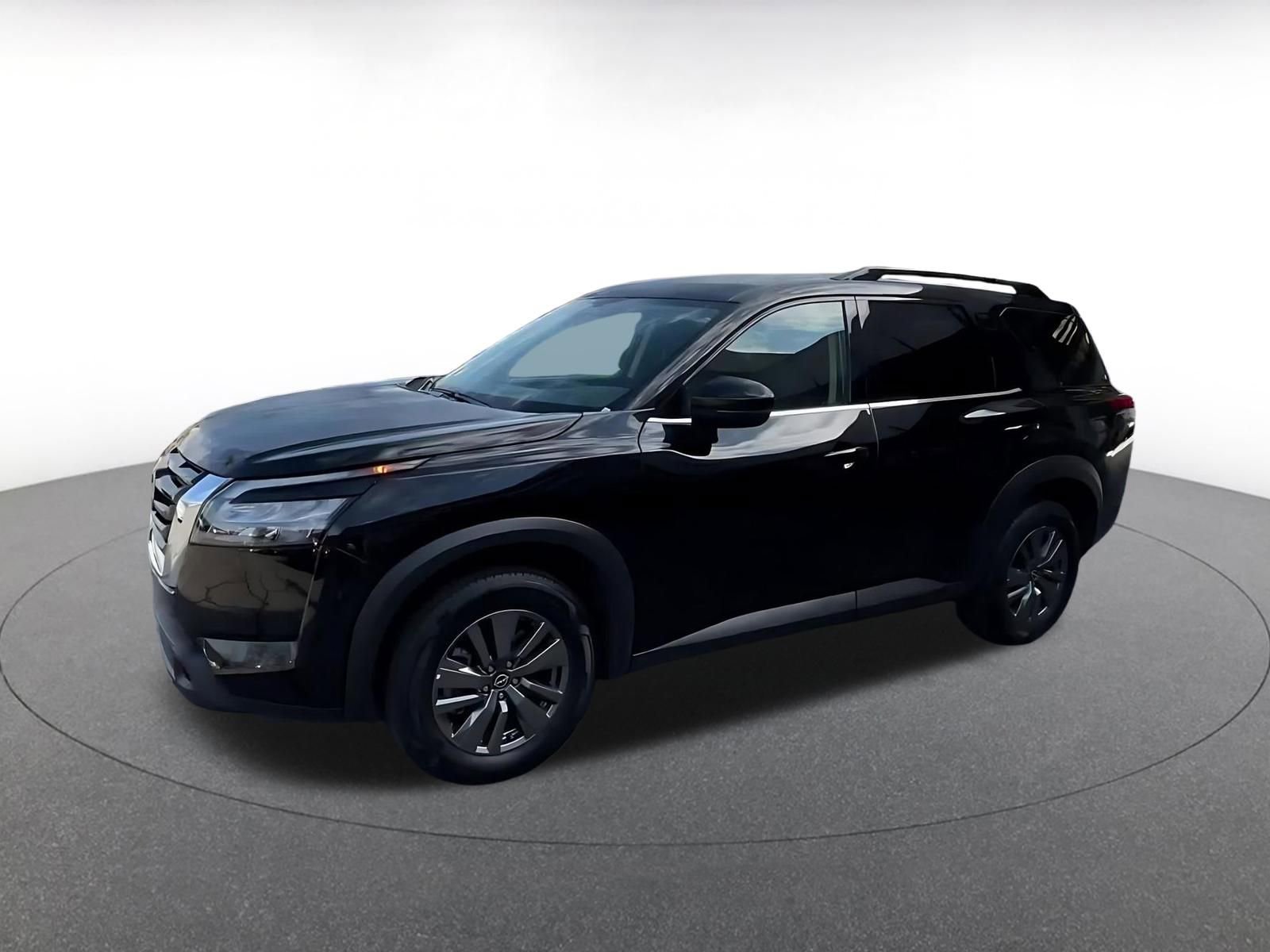 Used 2025 Nissan Pathfinder SV image 10