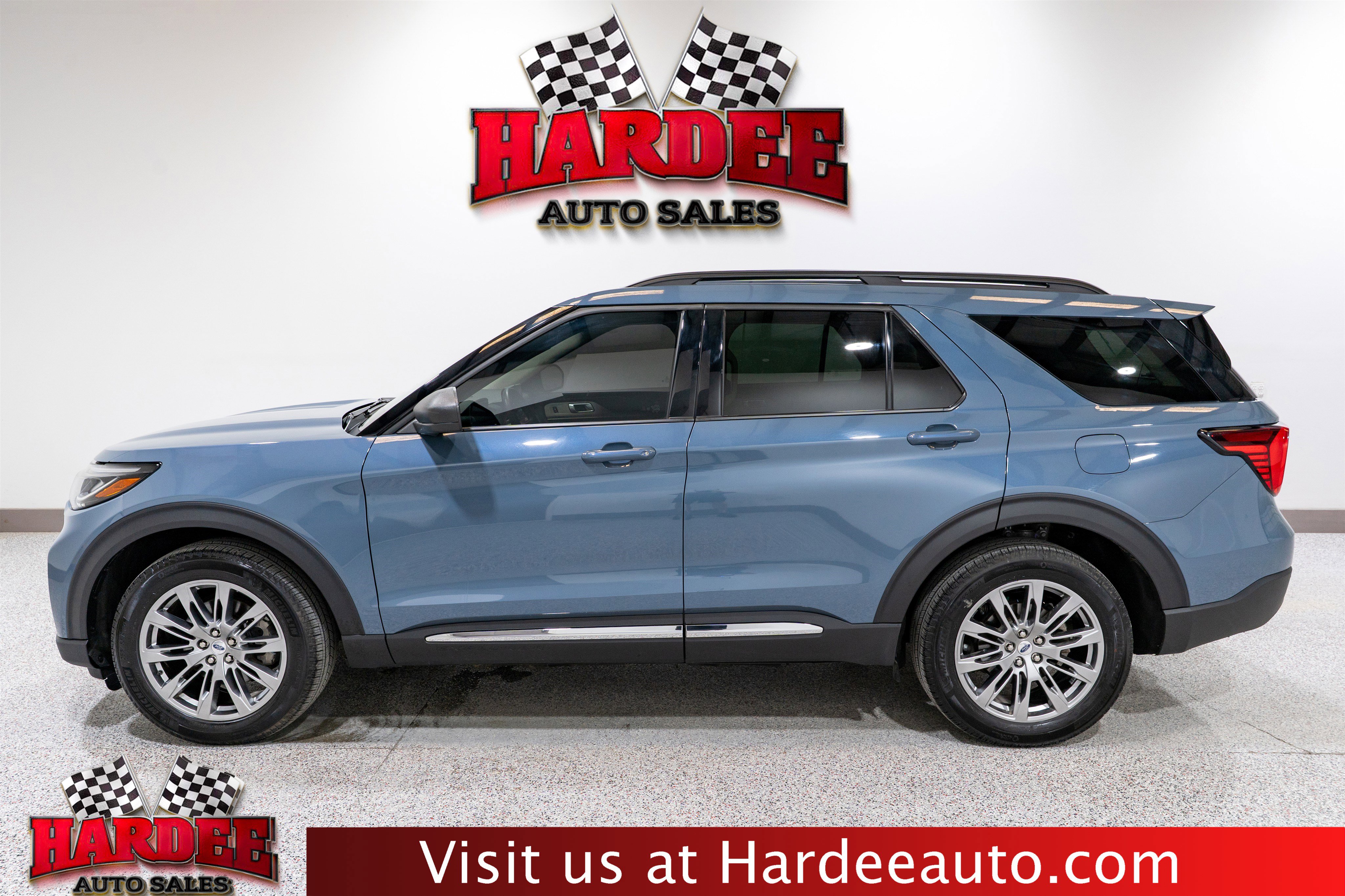 Used 2025 Ford Explorer Active w/ Active Comfort Package AWD/4WD image 1
