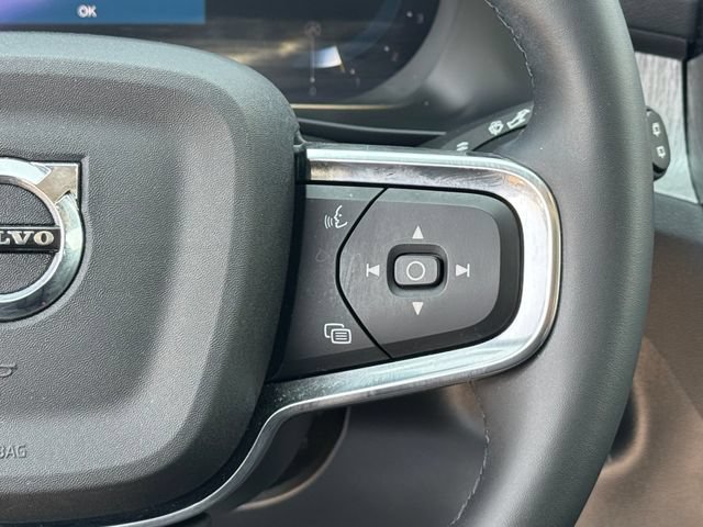 Used 2023 Volvo XC40 B5 Plus AWD/4WD image 25