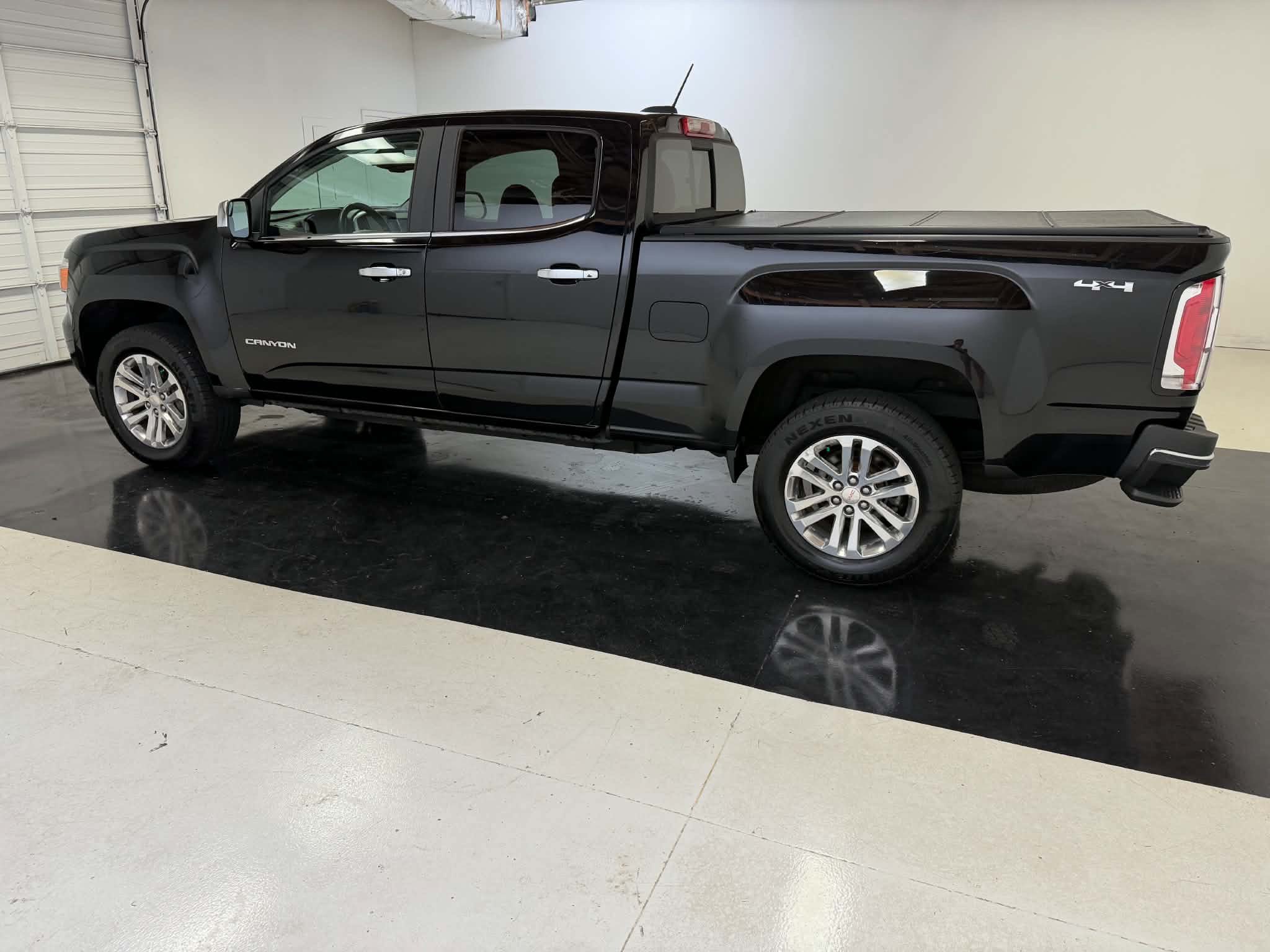 Used 2015 GMC Canyon SLT w/ Driver Alert Package AWD/4WD image 11