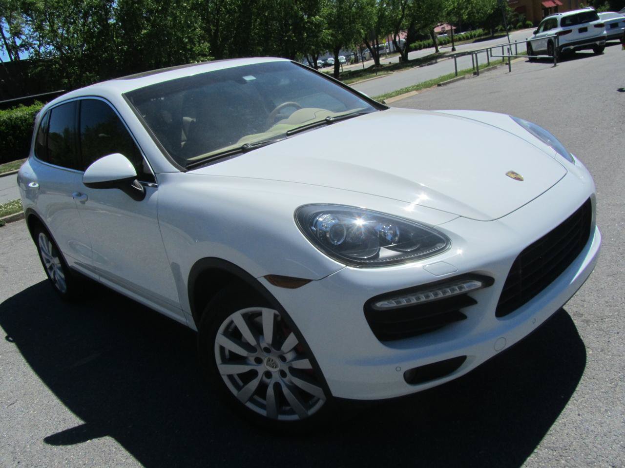 Used 2012 Porsche Cayenne Turbo AWD/4WD image 3