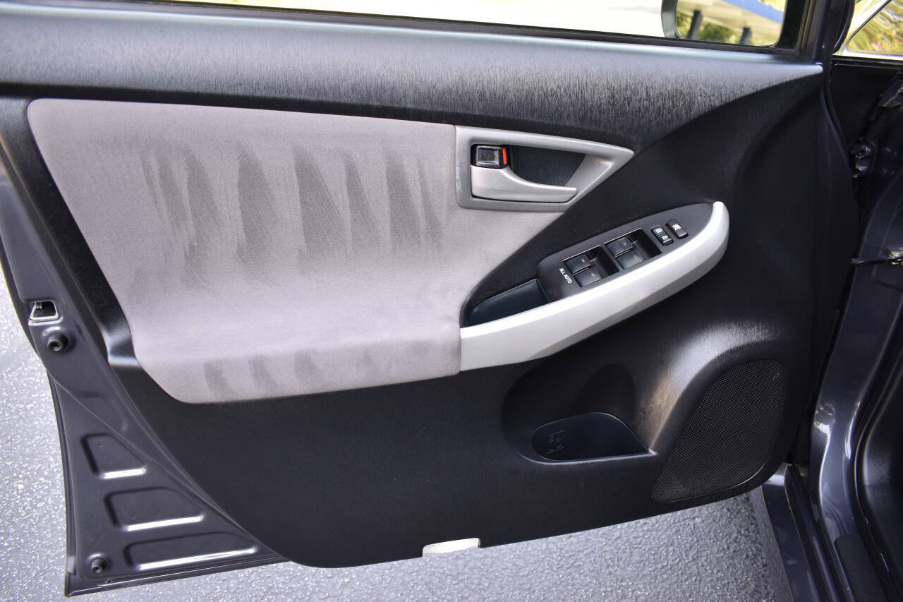 Used 2013 Toyota Prius Three image 17