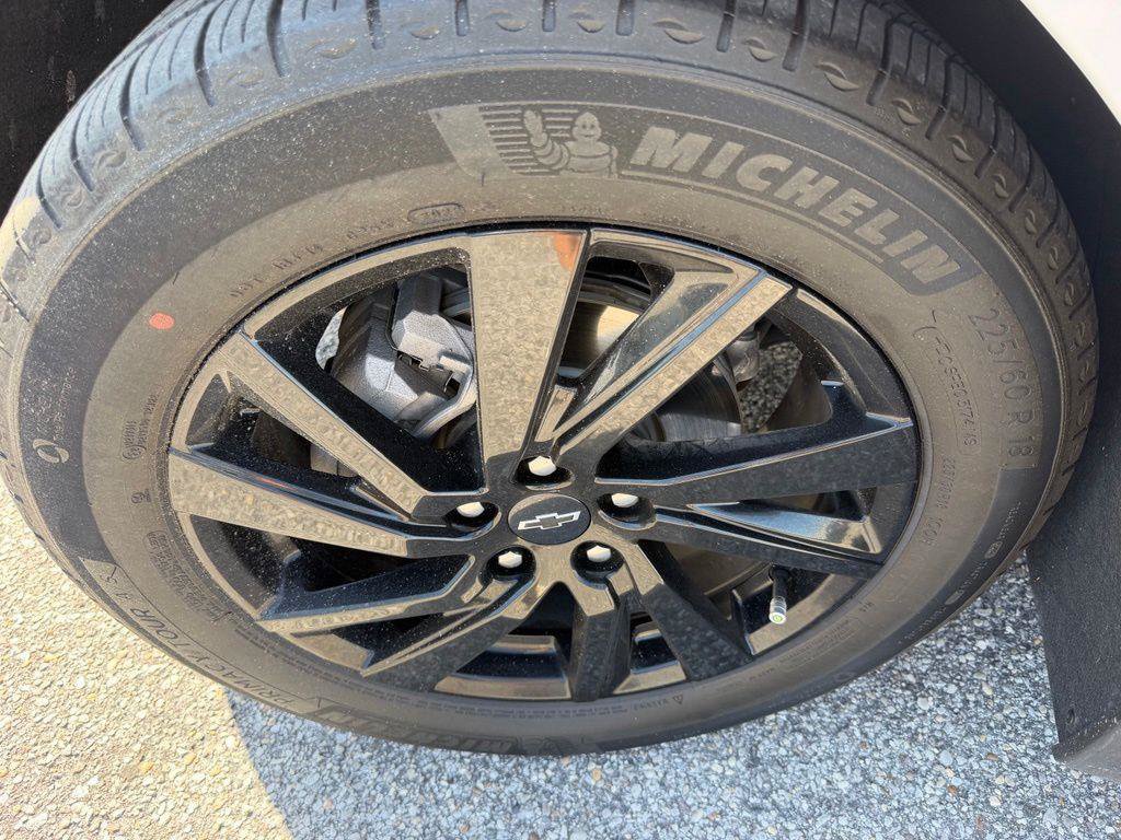 Used 2023 Chevrolet Equinox LS w/ Midnight Edition FWD image 27
