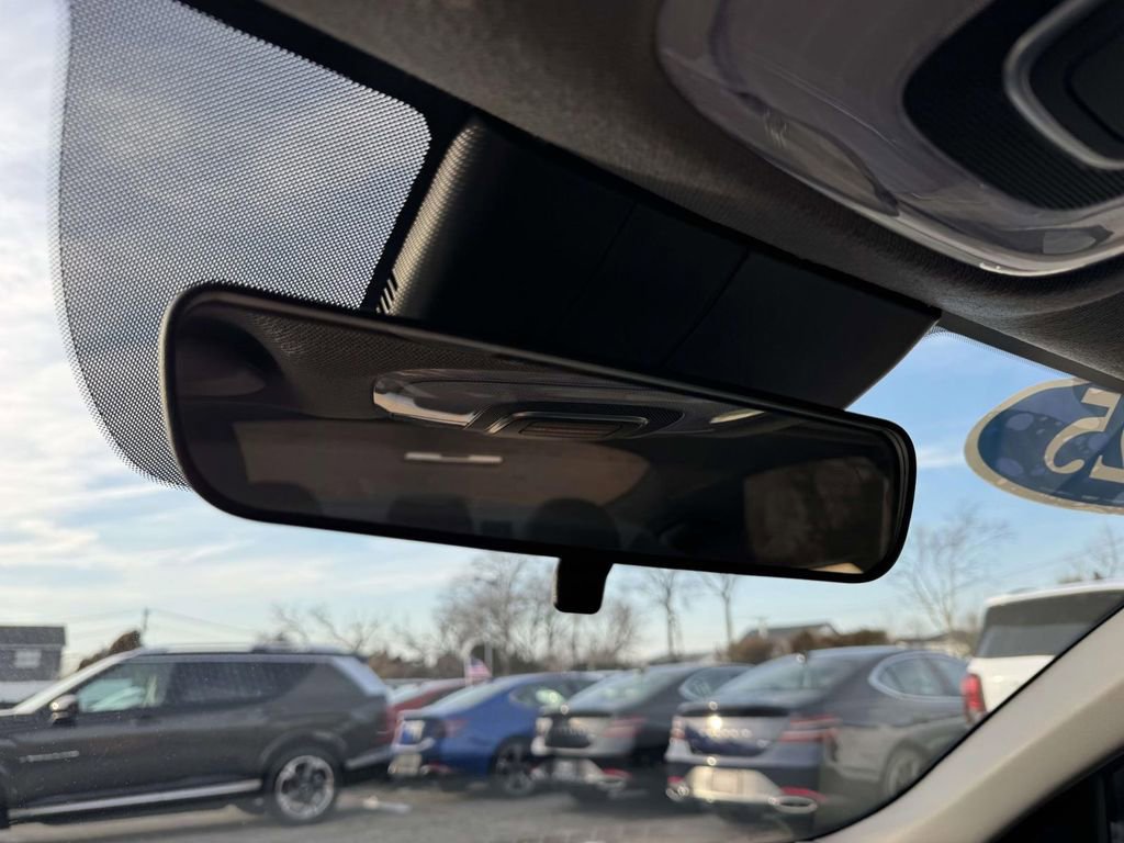 Certified 2025 Hyundai Elantra Sport image 27