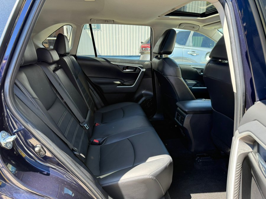 Used 2022 Toyota RAV4 XLE Premium AWD/4WD image 10