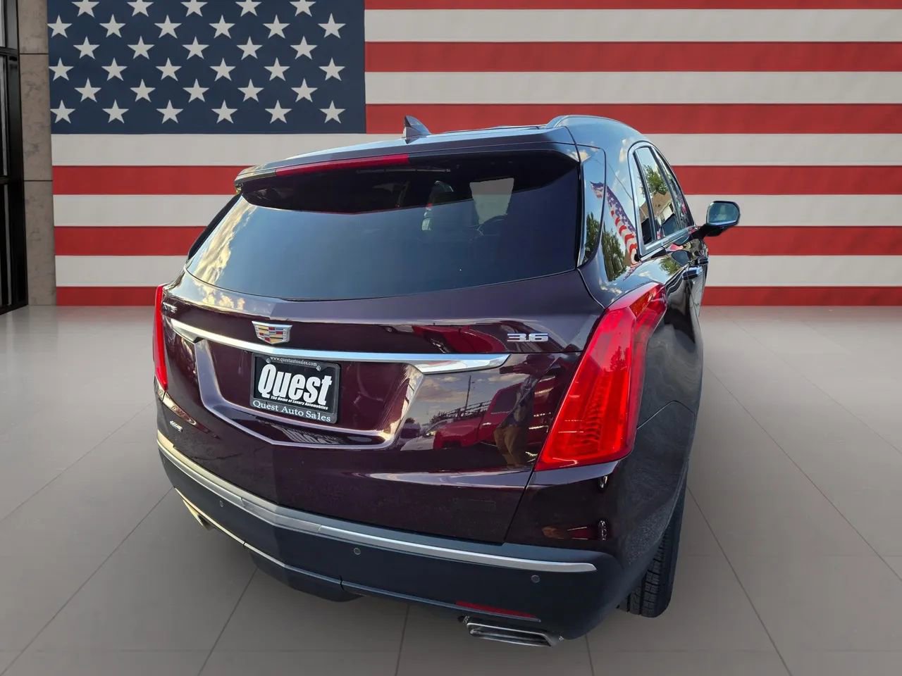 Used 2017 Cadillac XT5 Luxury w/ Driver Awareness Package image 9
