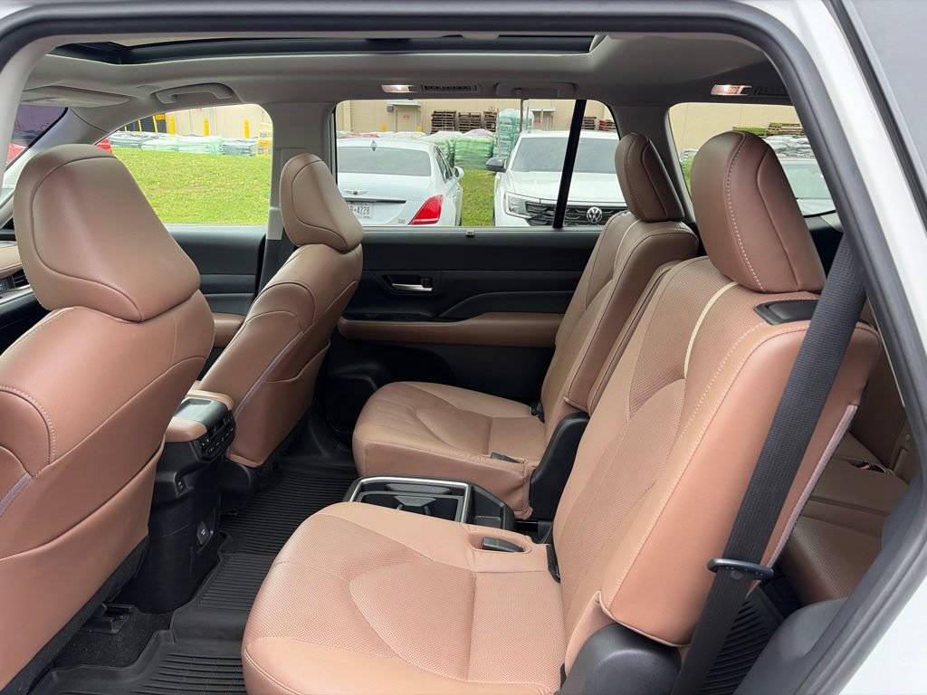 Used 2024 Toyota Grand Highlander AWD image 19