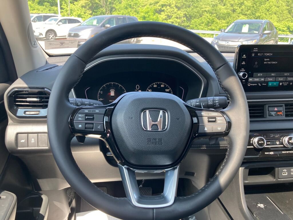 New 2025 Honda Pilot Touring image 12