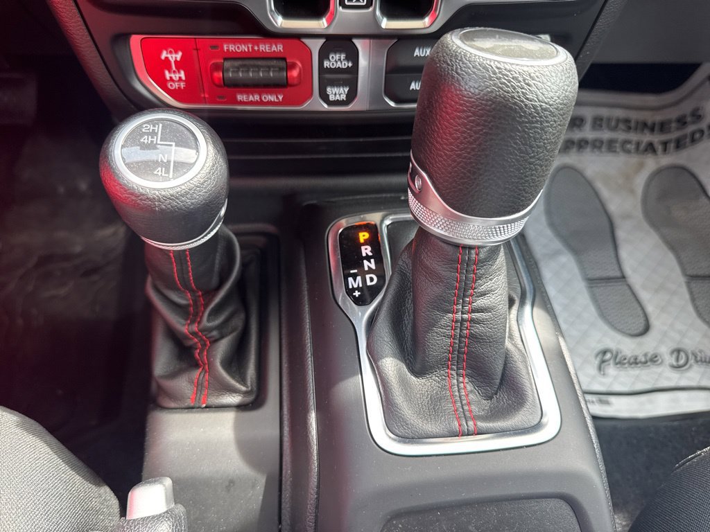 Used 2021 Jeep Wrangler Unlimited Rubicon w/ Dual Top Group AWD/4WD image 14