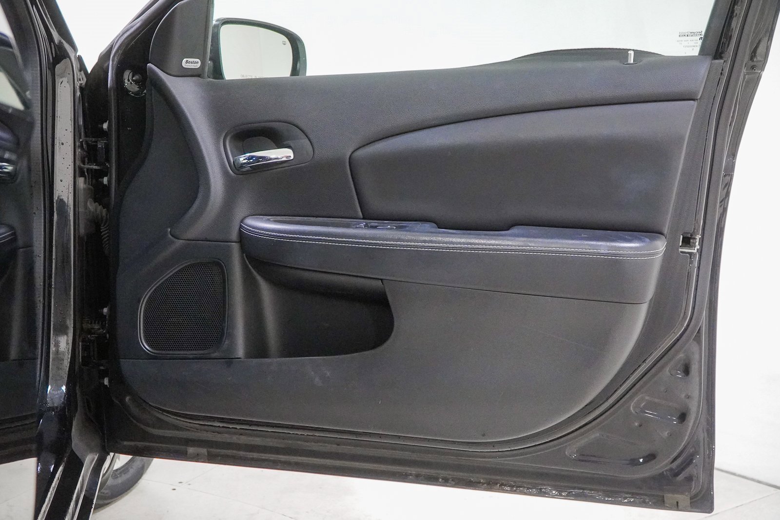 Used 2013 Chrysler 200 Limited image 31