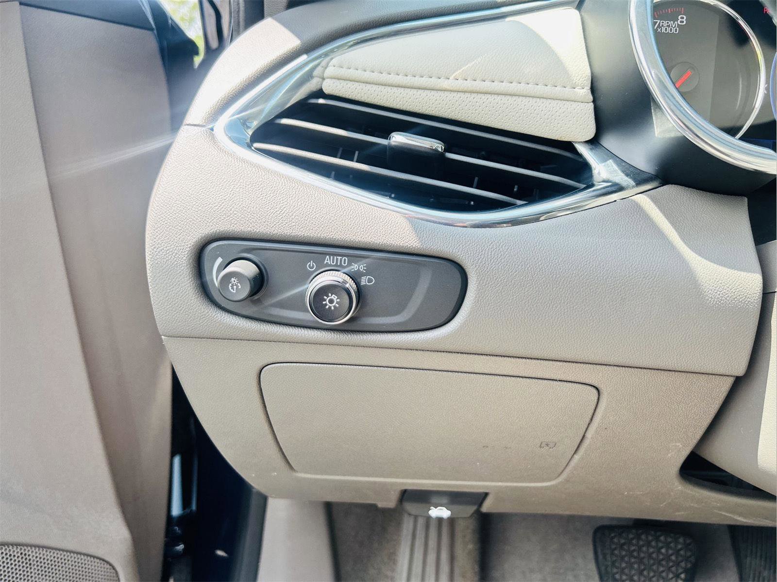 Used 2021 Chevrolet Malibu Premier image 24