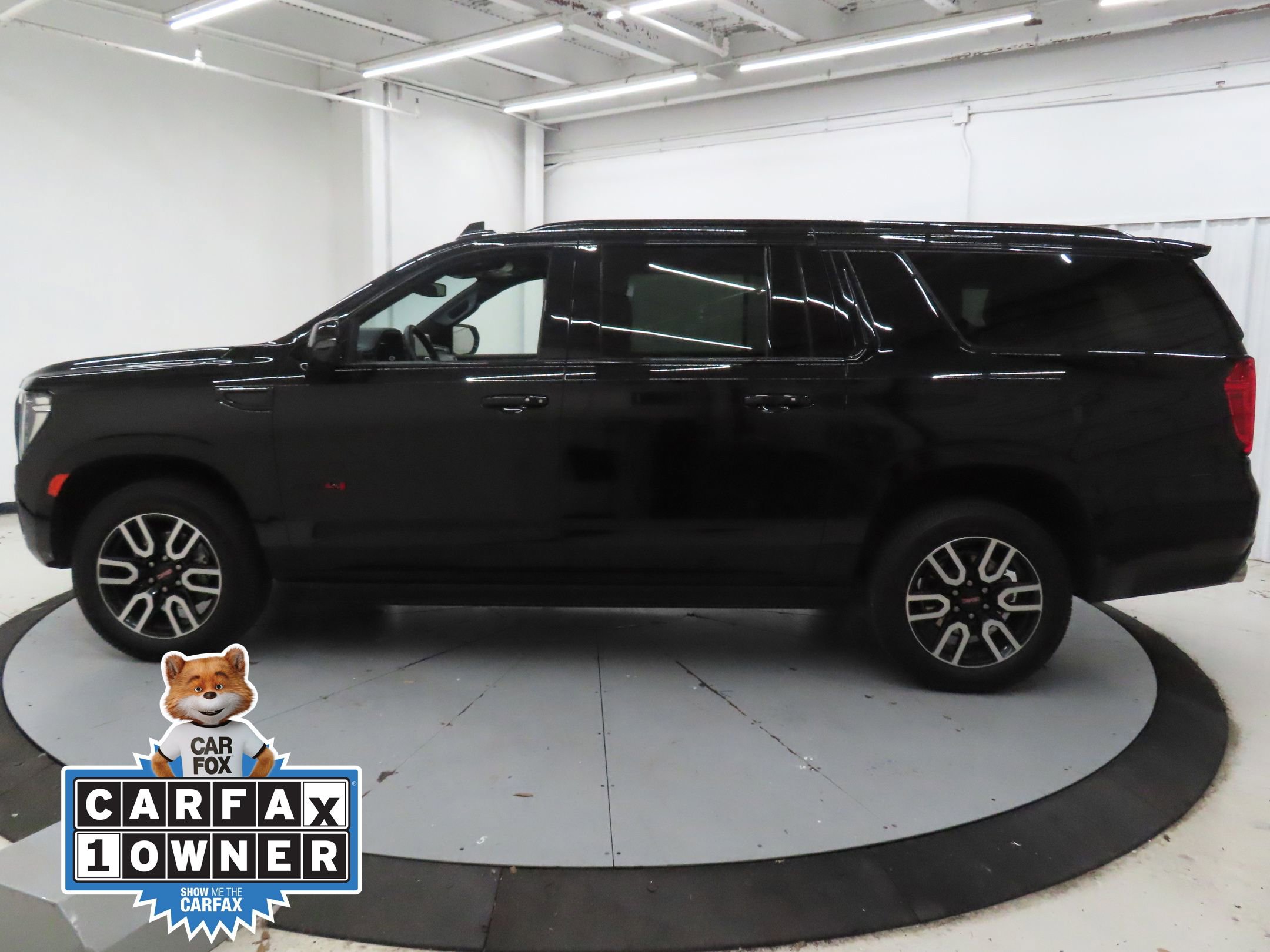 Used 2023 GMC Yukon XL AT4 w/ AT4 Premium Package AWD/4WD image 3
