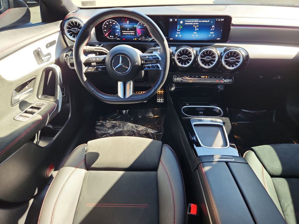 Used 2025 Mercedes-Benz CLA 250 4MATIC image 4
