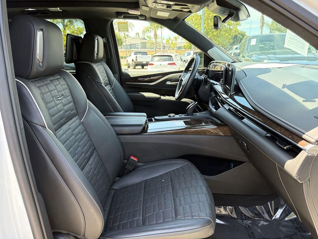 Used 2023 Cadillac Escalade Sport Platinum w/ LPO, ONYX Package image 33