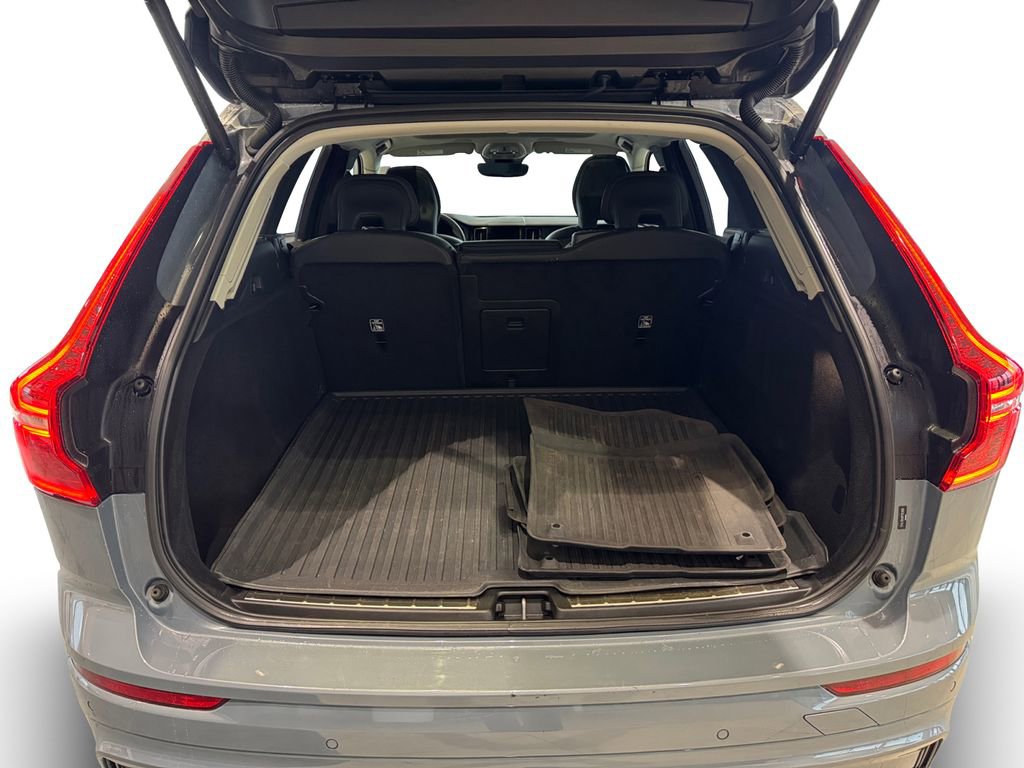 Certified 2023 Volvo XC60 B5 Plus w/ Climate Package image 6