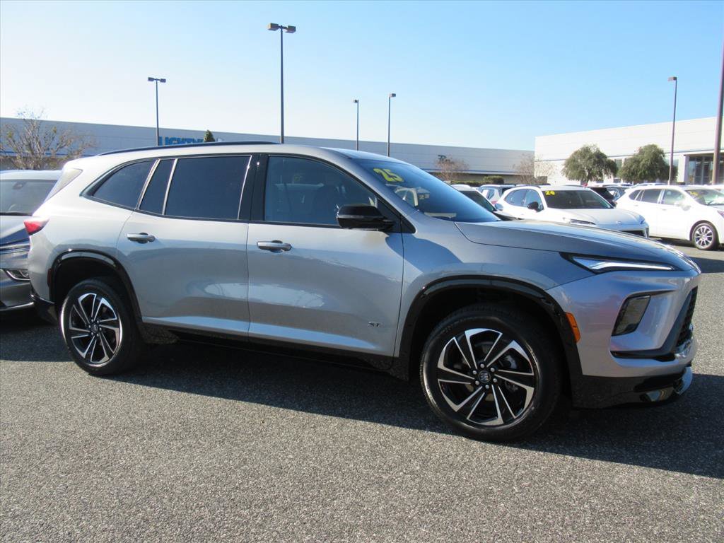 Used 2025 Buick Enclave Sport Touring image 2