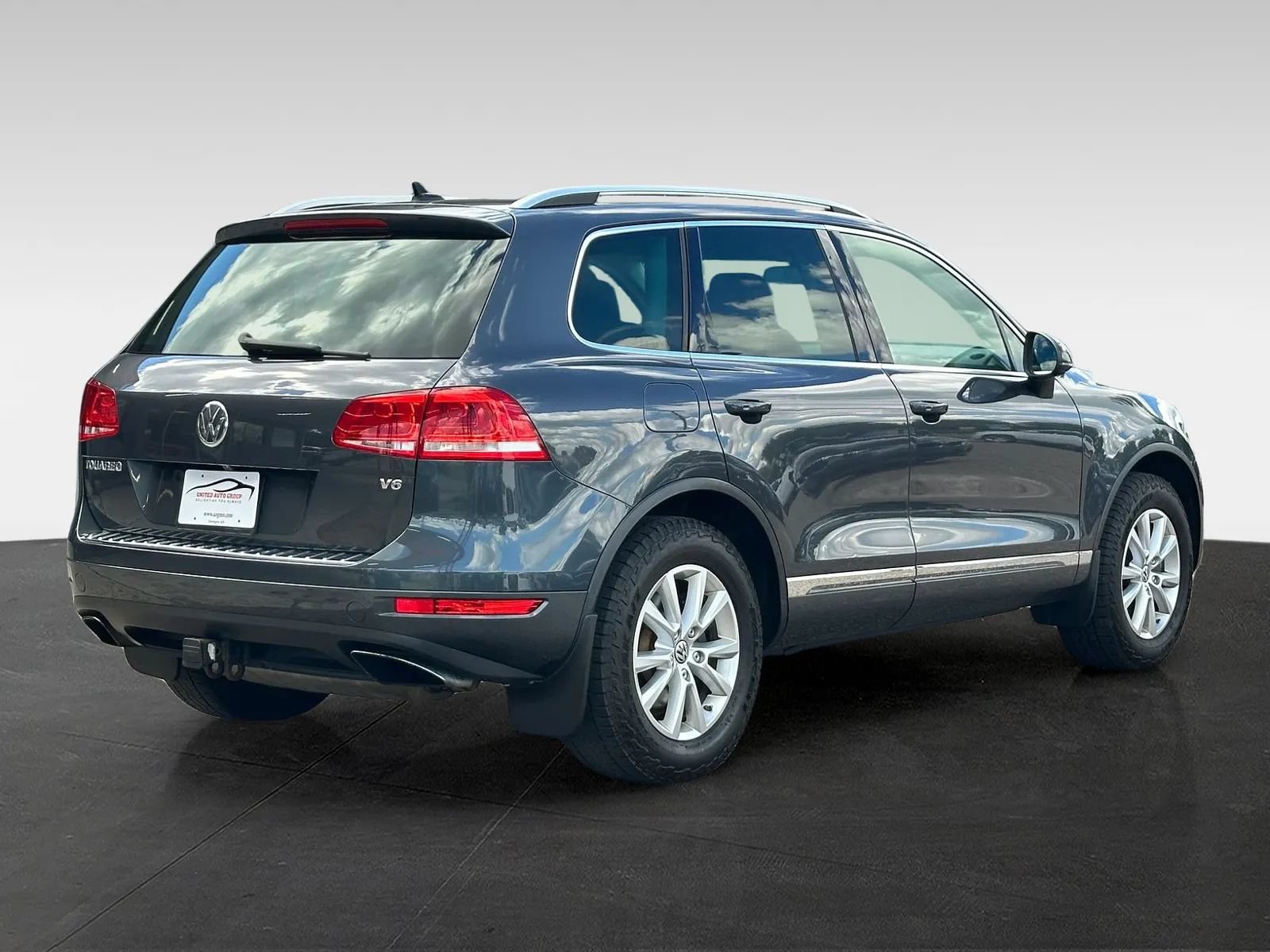 Used 2014 Volkswagen Touareg Sport AWD/4WD image 7