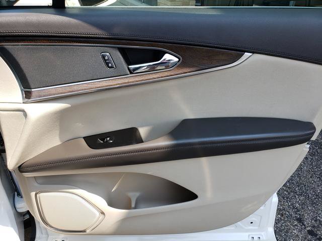 Used 2016 Lincoln MKX Reserve w/ Climate Package AWD/4WD image 19