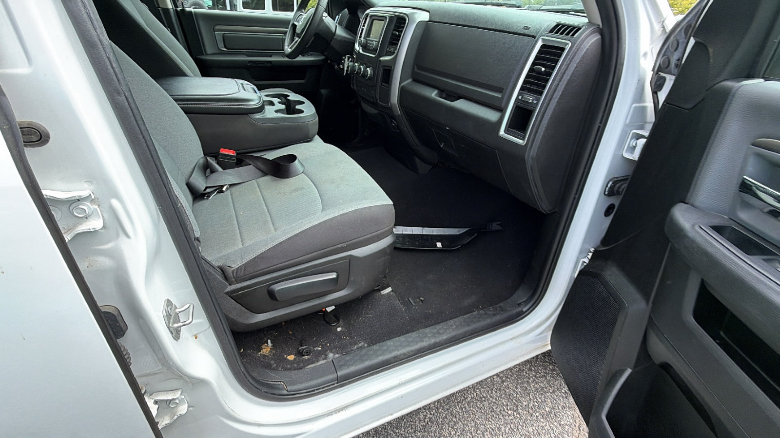 Used 2024 RAM 1500 Classic SLT AWD/4WD image 18